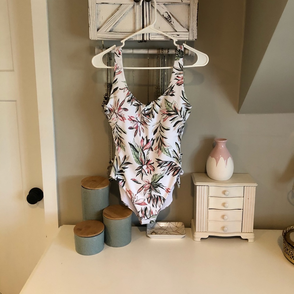 🥳3 for $15🥳 Floral One Piece
